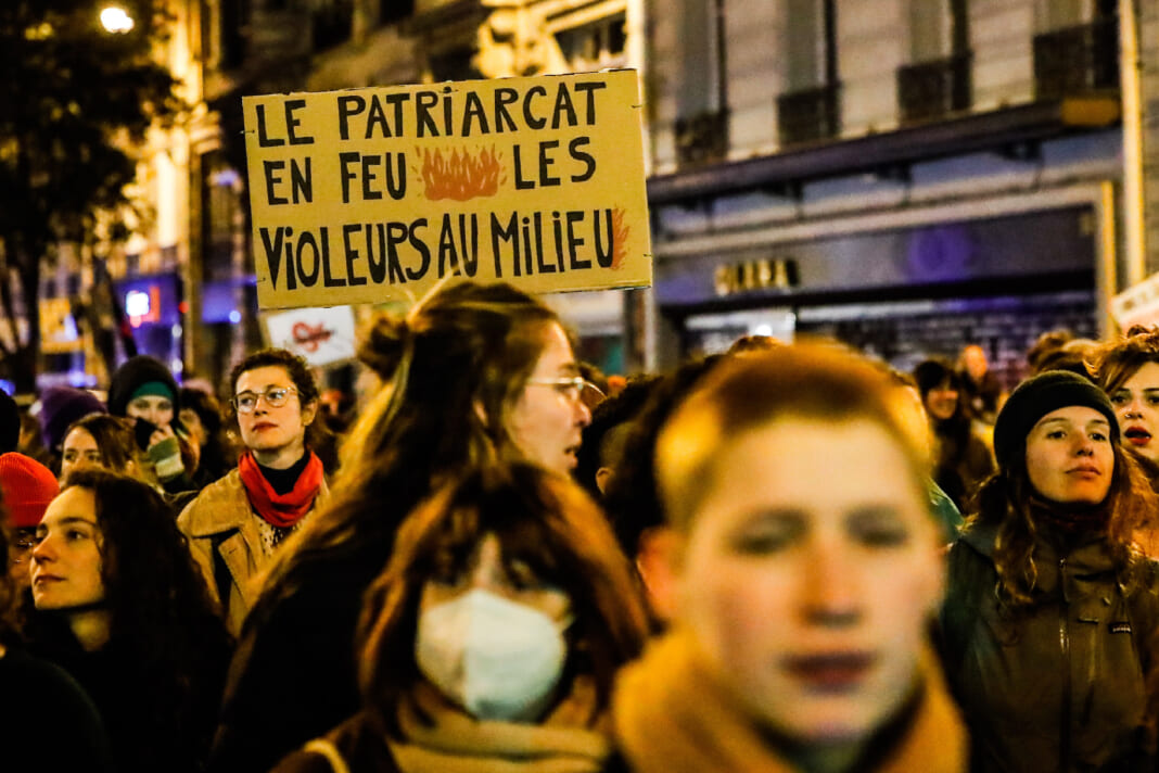 「国際女性デー」を前にフランスのパリで行われたデモ＝２０２３年３月６日（ＥＰＡ時事）