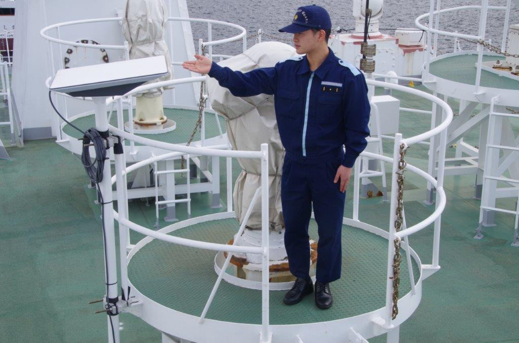 海上保安庁の巡視船に導入された高速通信サービス「スターリンク」のアンテナ（同庁提供）