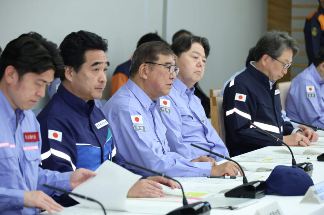 020250901AT_16____-1-1417x944 南海トラフ地震を想定した防災訓練の緊急災害対策本部会議で発言する石破茂首相(左から3人目)=9月1日午前、首相官邸