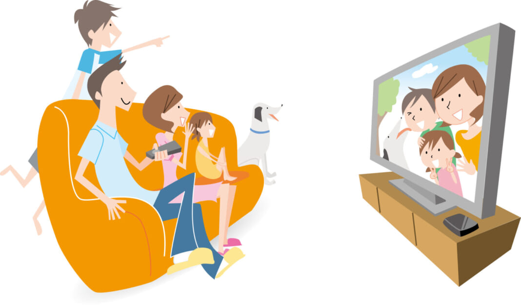 家族そろってのテレビ鑑賞も珍しい光景に？