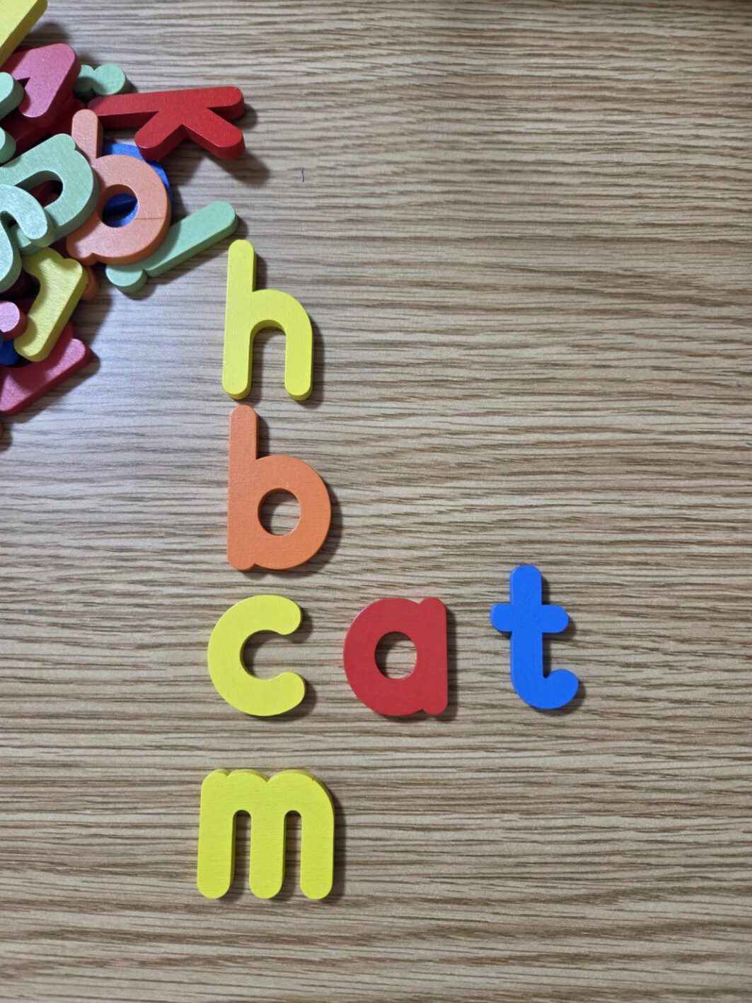 アルファベットパズルを使って読む練習