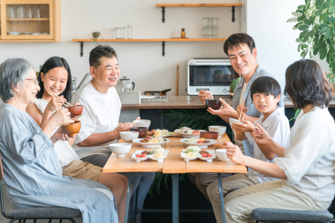 家族の食事のイメージ