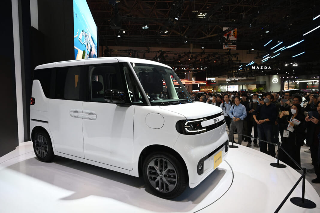 中国メーカーＢＹＤがジャパンモビリティーショー2025で公開した日本向けの軽自動車ＥＶ「ラッコ」＝東京都江東区（ＡＦＰ時事）