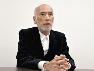 　かじ・としき　1957年、広島県生まれ。埼玉大学卒業後、83年に幹部候補生として航空自衛隊に入隊。主に情報通信関係の将校として11年間勤務の後、94年に退職。その後、軍事ジャーナリストとして評論活動を展開している。