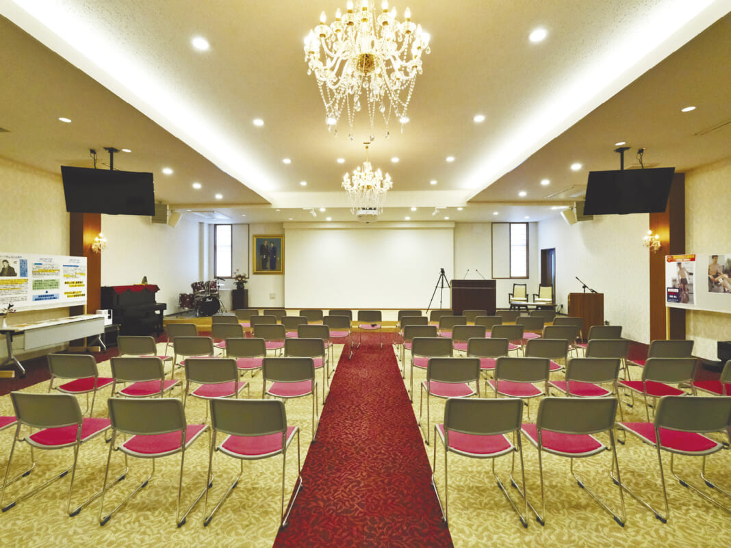福島県郡山市にある家庭連合郡山教会の礼拝堂（長野康彦撮影）