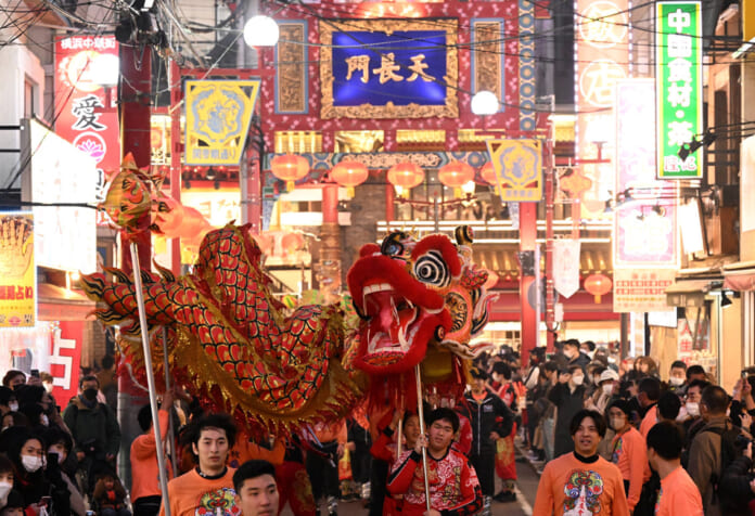 横浜中華街で行われた中国の旧正月（春節）を祝うパレード＝2023年２月４日