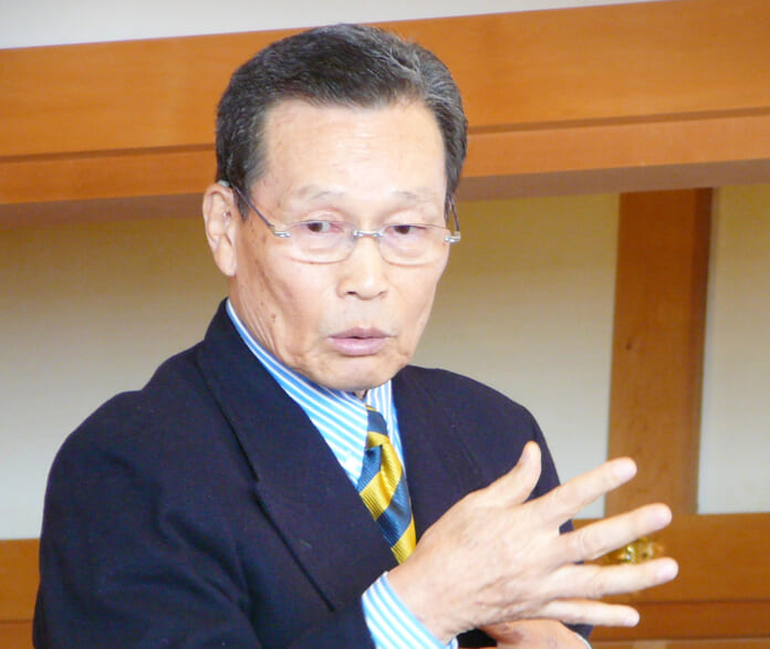 2008年12月8日、香川県高松市の称讃寺で講演する中西太氏
