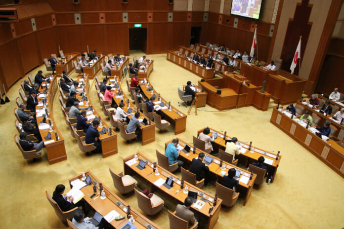 ワシントン事務所問題で紛糾した沖縄県議会の定例会＝2024年12月５日