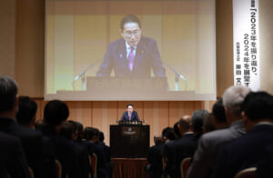 内外情勢調査会で講演する岸田文雄首相＝２０２３年12月26日午後、東京都港区