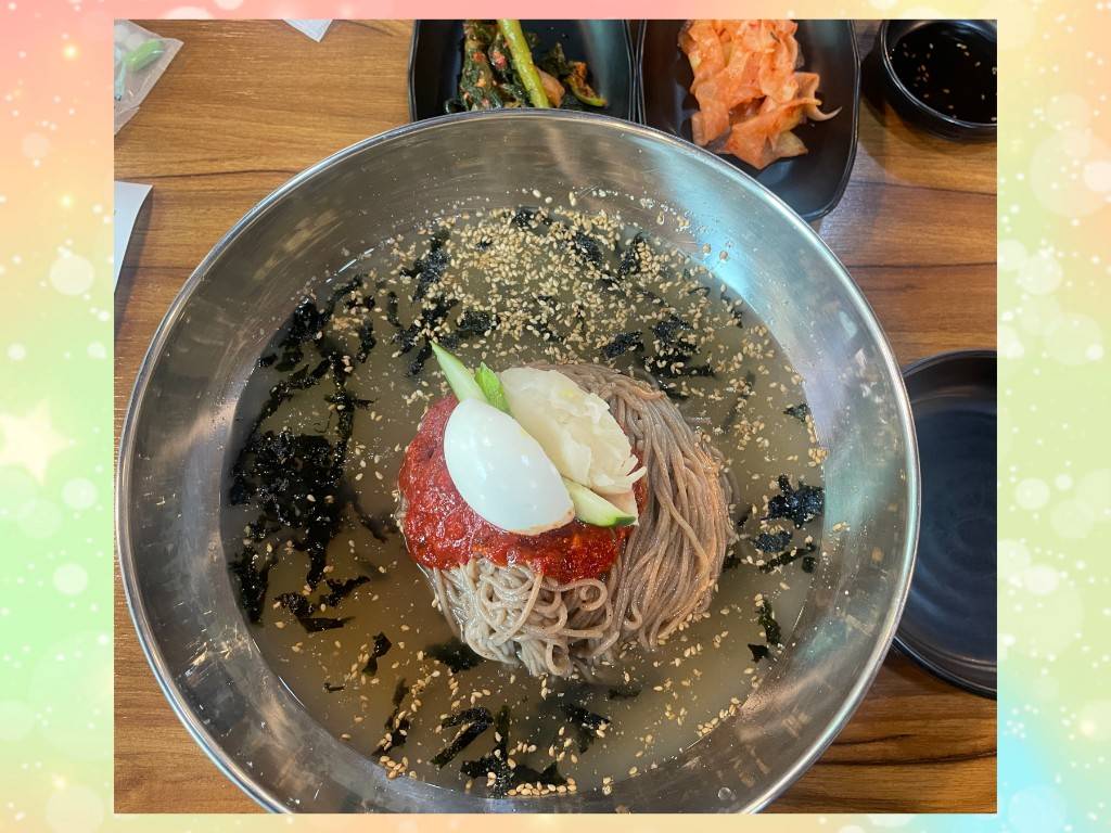 筆者が働く店の韓国そば