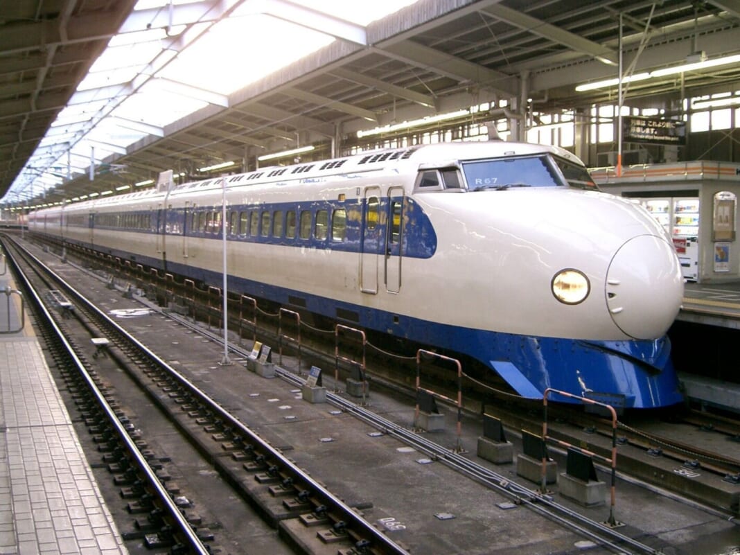 ゼロ戦の技術を活かして製造された０系「ひかり」