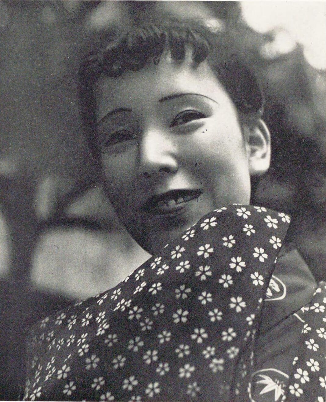 若き日の作家・宇野千代さん（出典：国立国会図書館「近代日本人の肖像」）