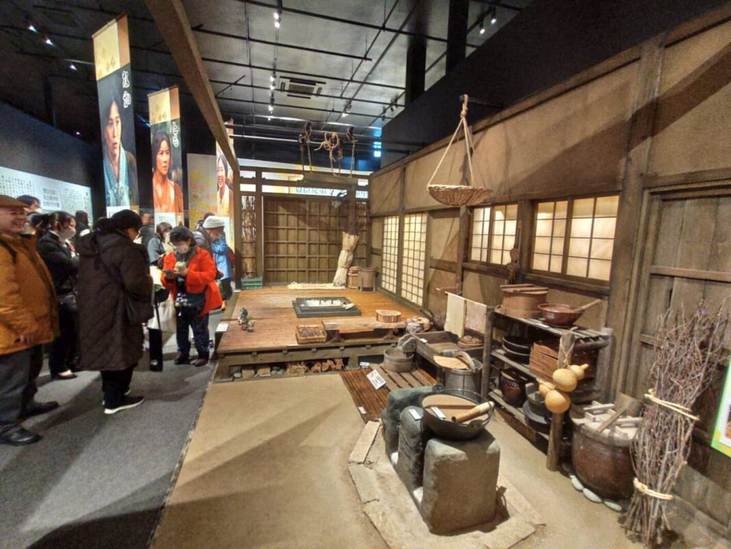 撮影で使われた秀吉・秀長の生家を再現