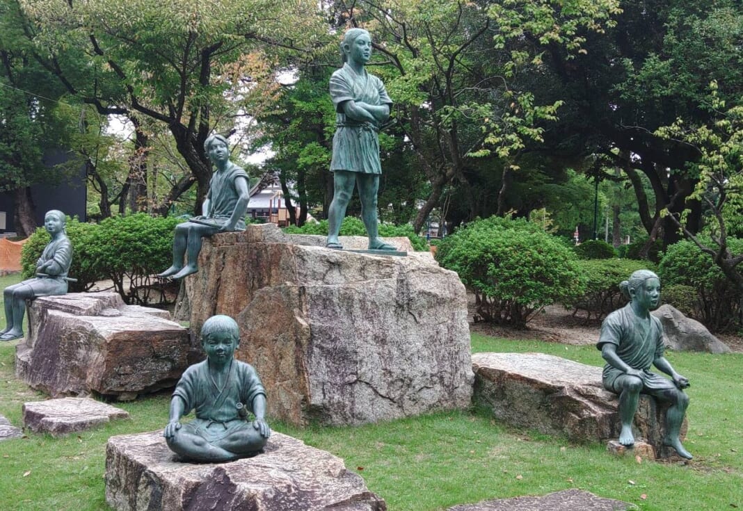 中村公園にある「日吉丸となかまたち」の像（愛知県名古屋市）